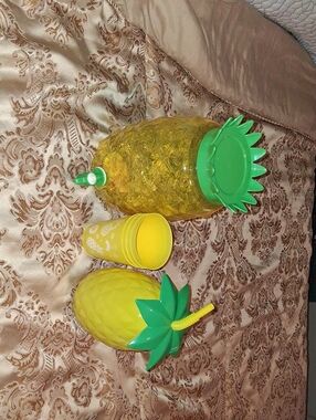 Pineapple Themed Drink Set - Yellow & Green Plastic Tumblers